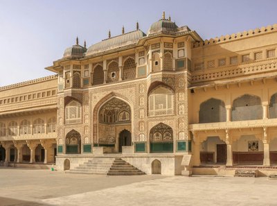 Intricate facade of Amber Fort showcasing traditional Rajasthani architecture in Jaipur, India.