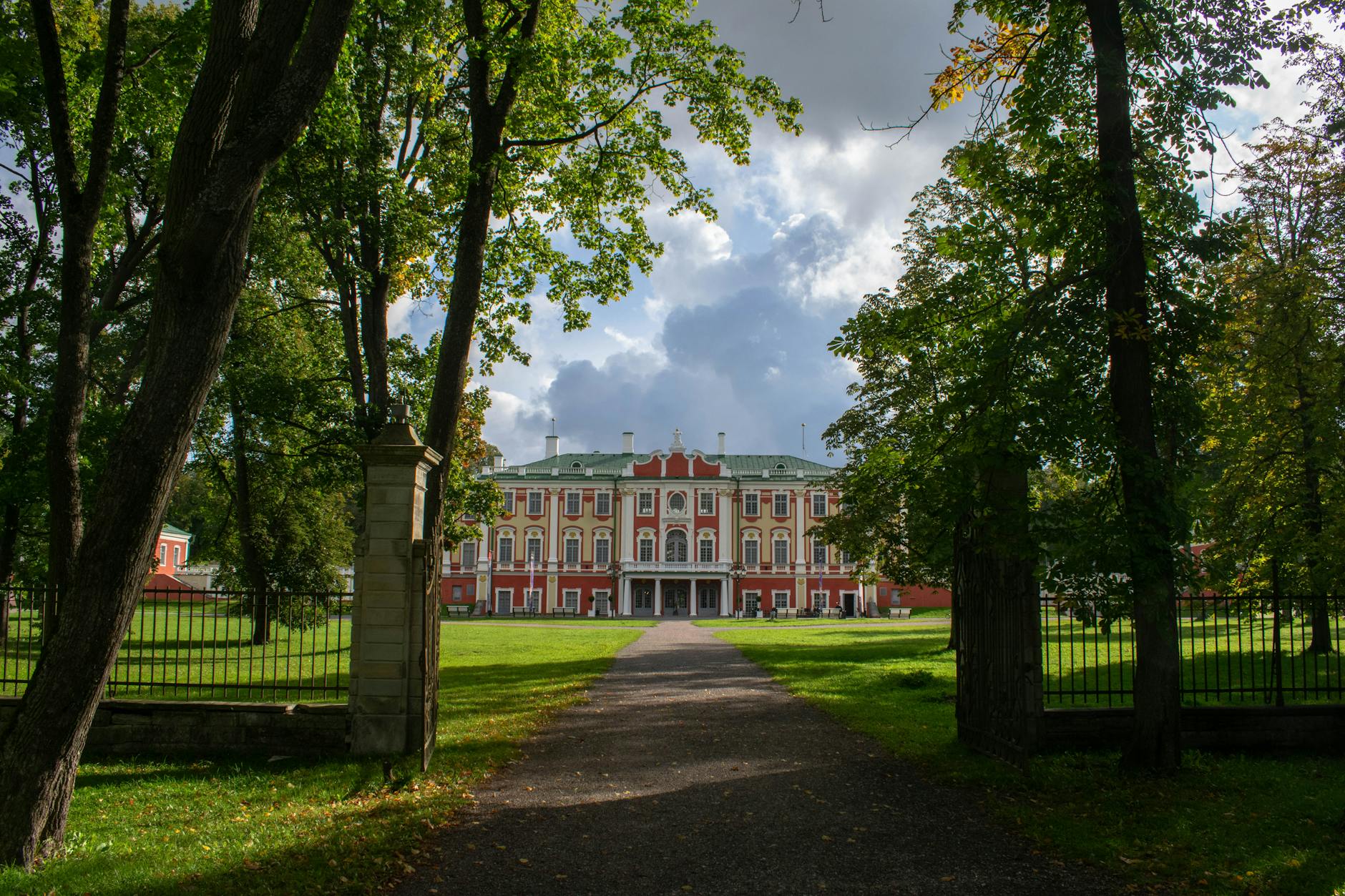 The picturesque front view of Kadriorg Palace surrounded by lush greenery in Tallinn, Estonia.