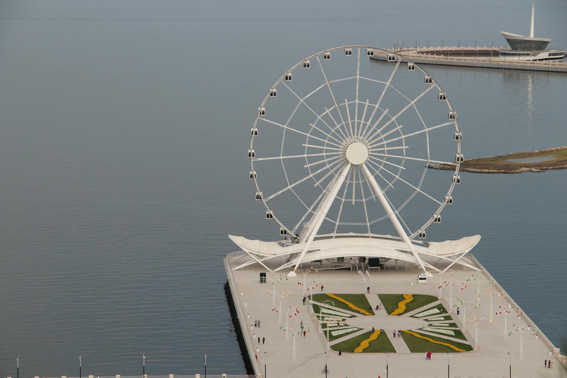 Aerial view of Baku's Ferris Wheel on the picturesque Caspian Sea waterfront.