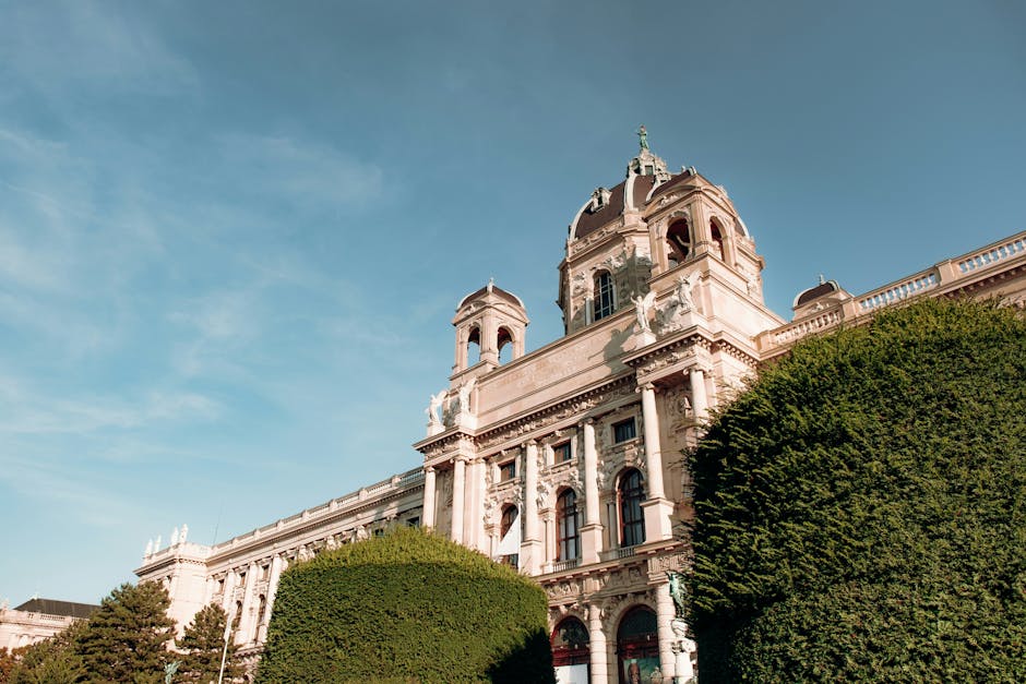 A stunning view of the Kunsthistorisches Museum, showcasing Vienna's architectural grandeur on a sunny day.
