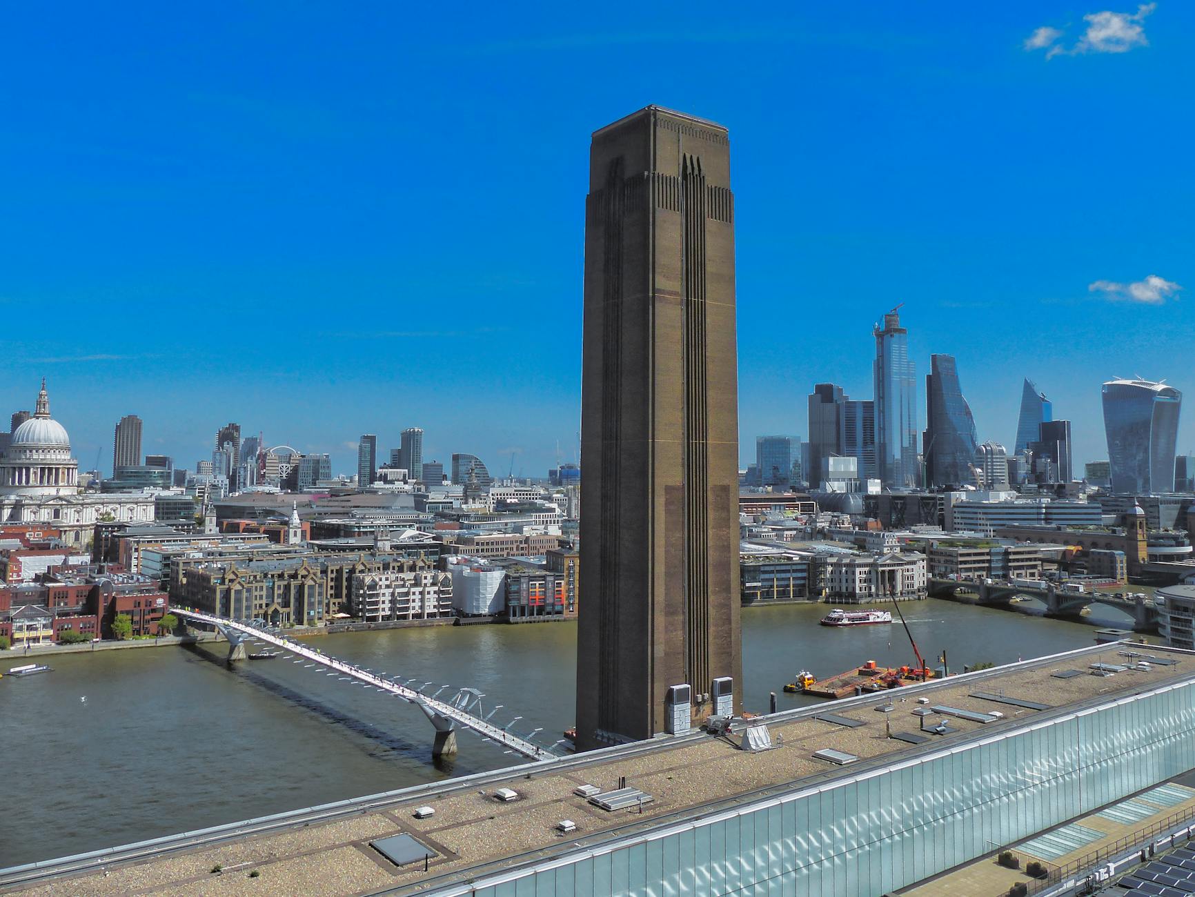 Stunning view of London's skyline with Tate Modern and iconic skyscrapers along the Thames.