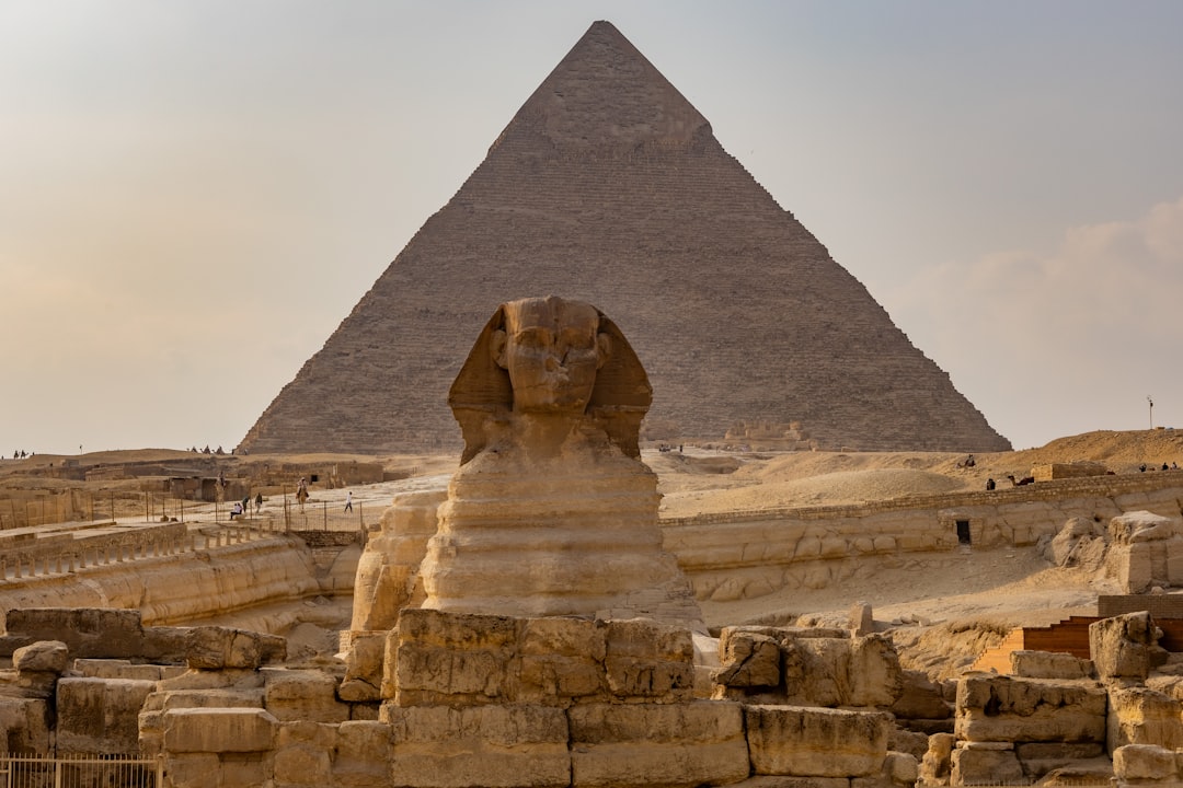 The sphinx and the great pyramid of giza