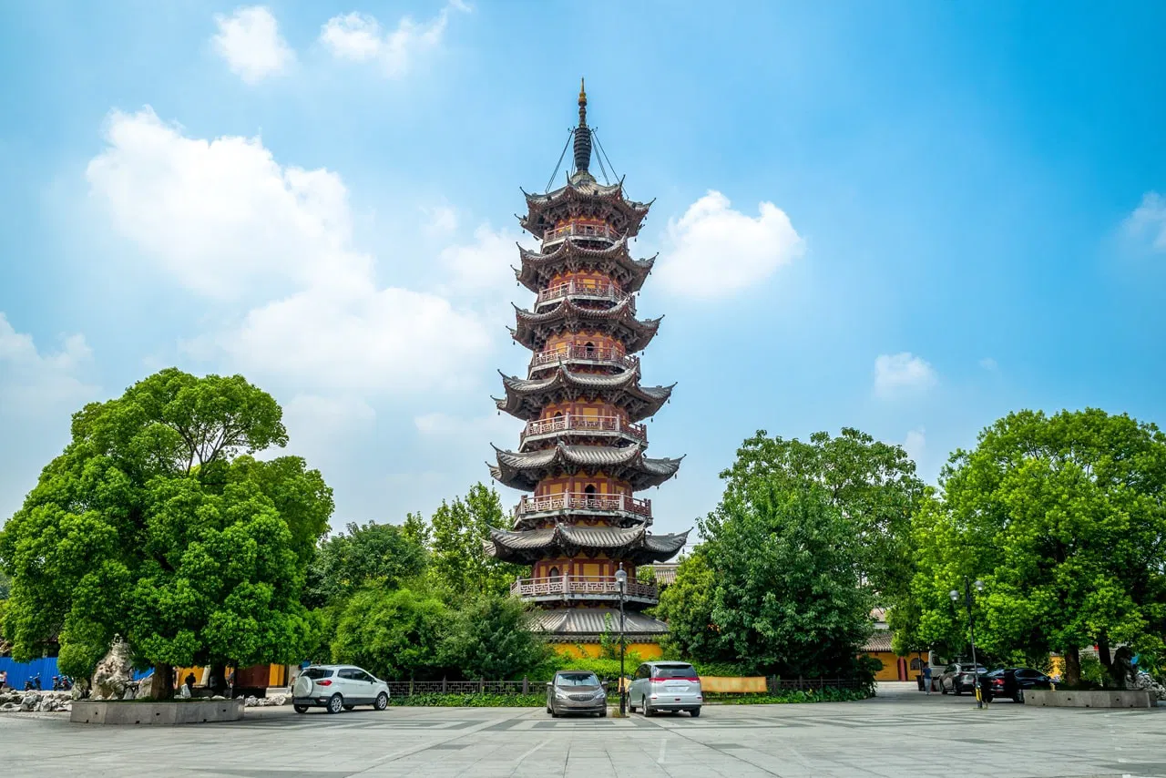 Beautiful view of Longhua Temple