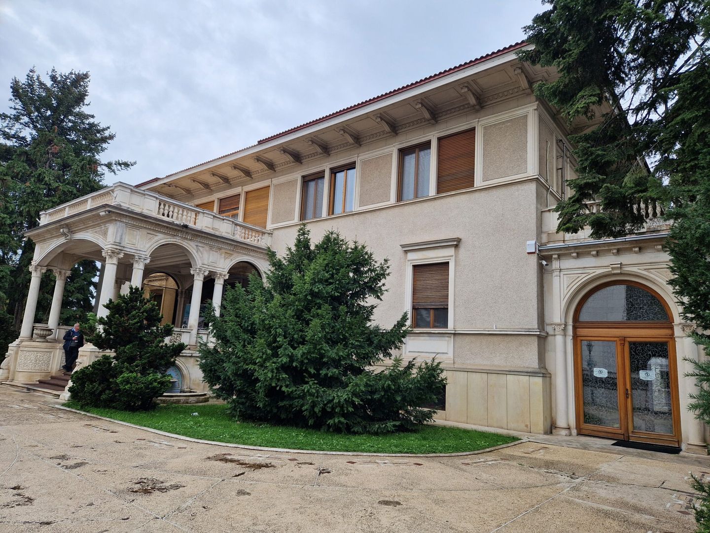 “Ceaușescu House”: former private home of Nicolae Ceaușescu.