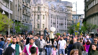 Calea Victoriei: vibrant street showcasing Bucharest’s architecture and culture.