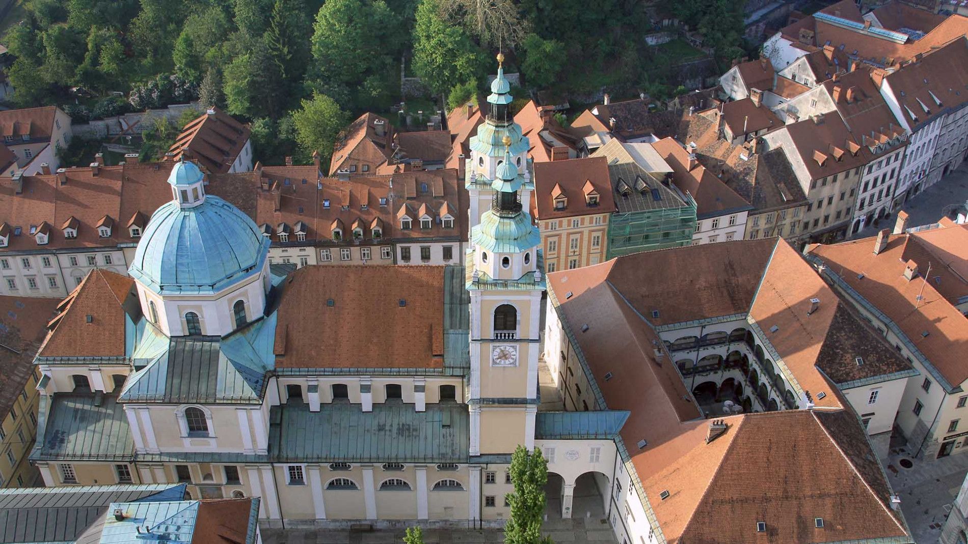 Ljubljana Cathedral, Iconic green dome and frescoes