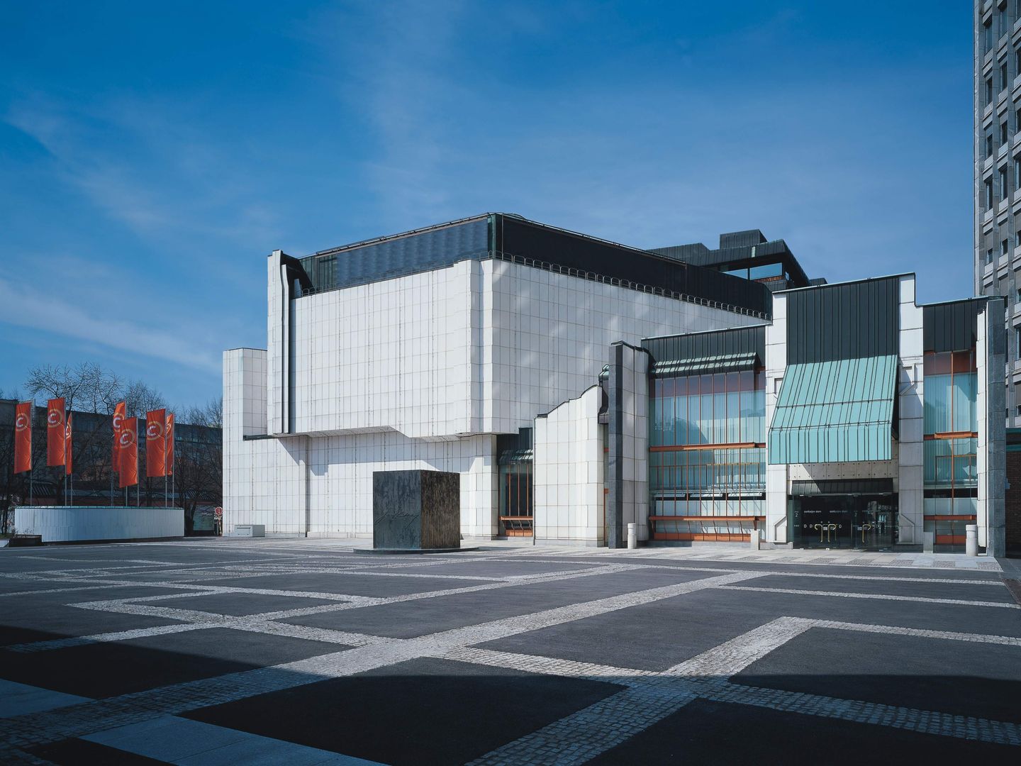 Cankarjev Dom, Major cultural center hosting performances