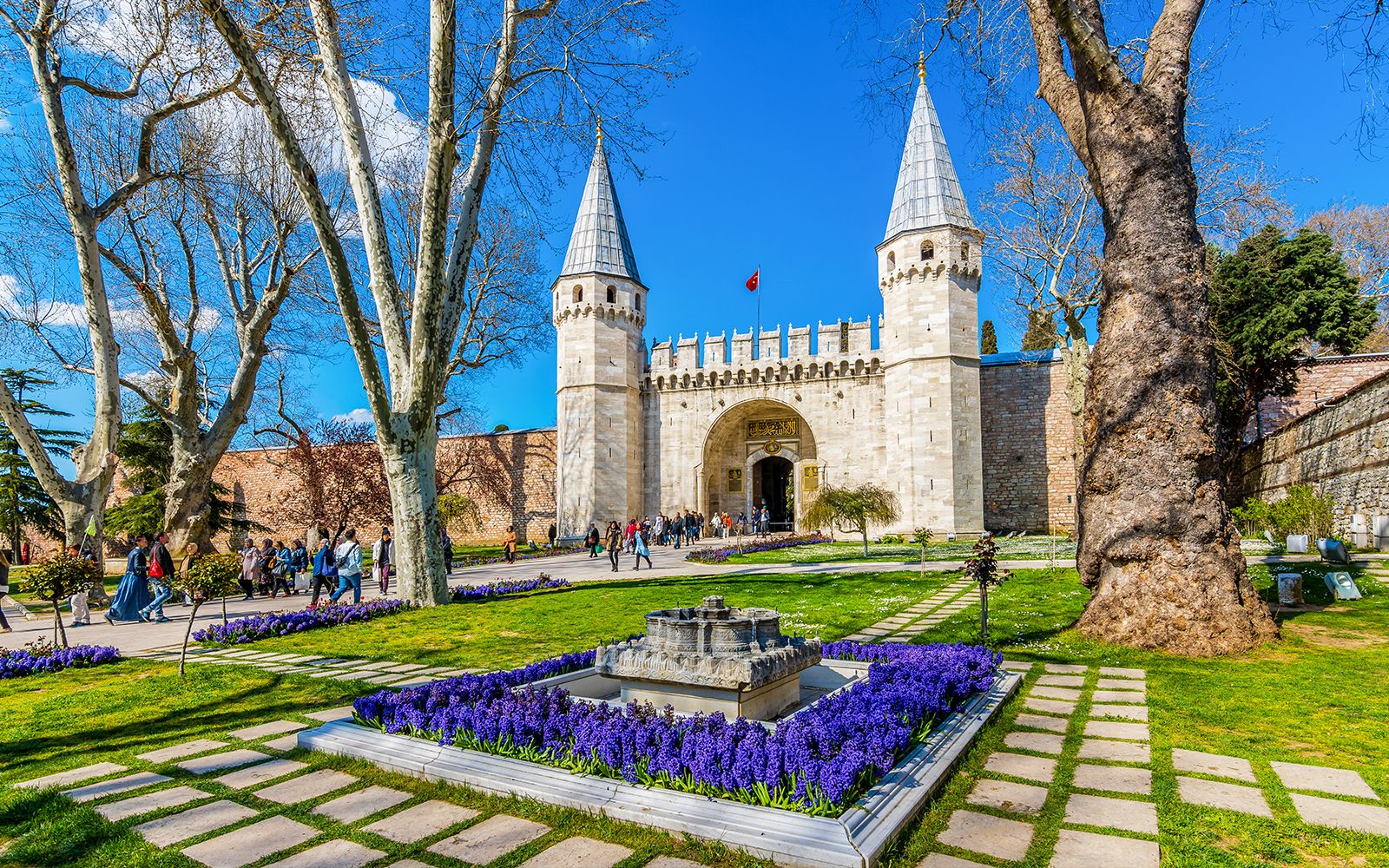 Topkapı Palace Museum, Former Ottoman palace with imperial treasures
