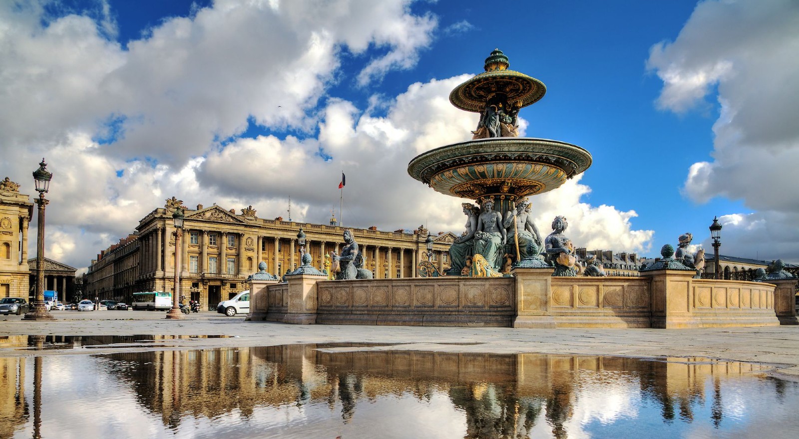 Place de la Concorde  and fountains.