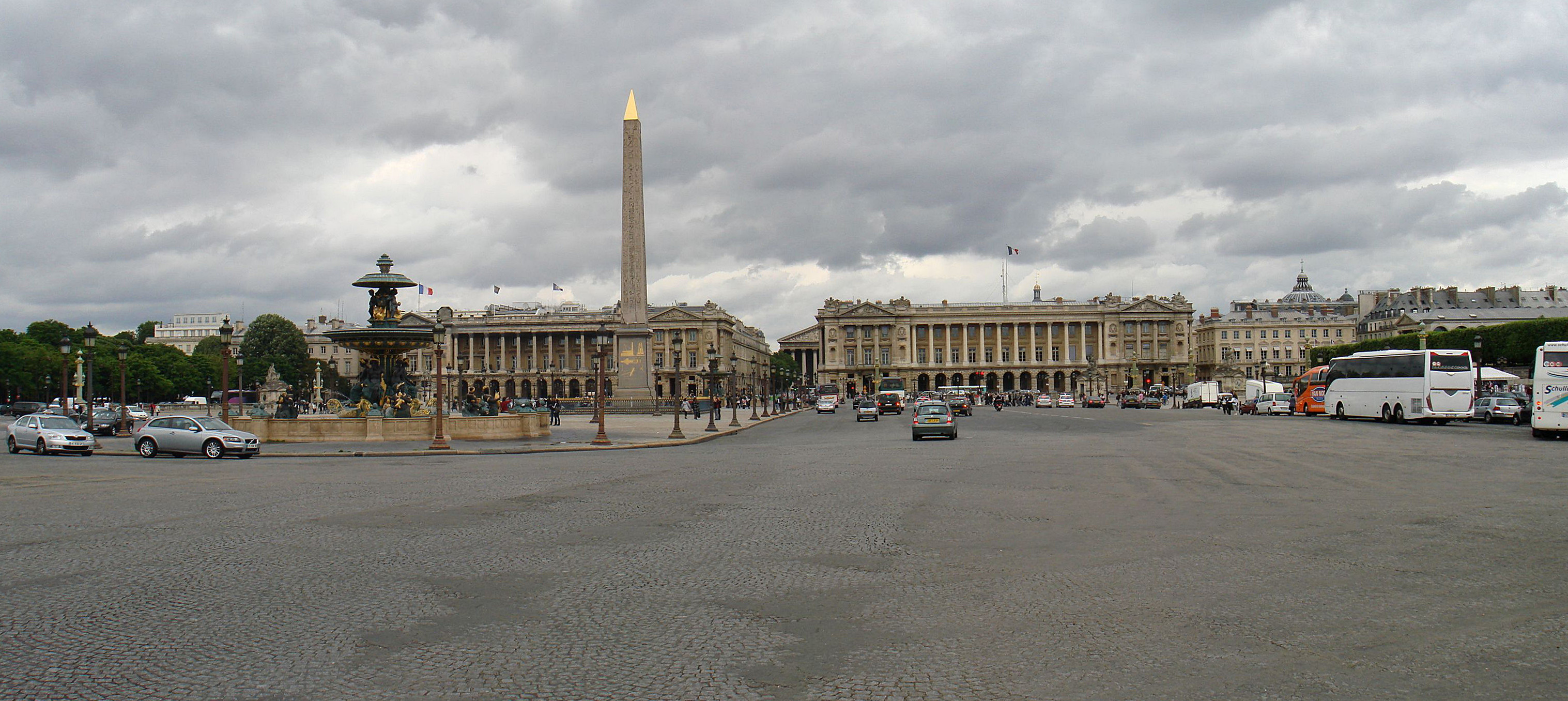 "Place de la Concorde under daylight, wide view.