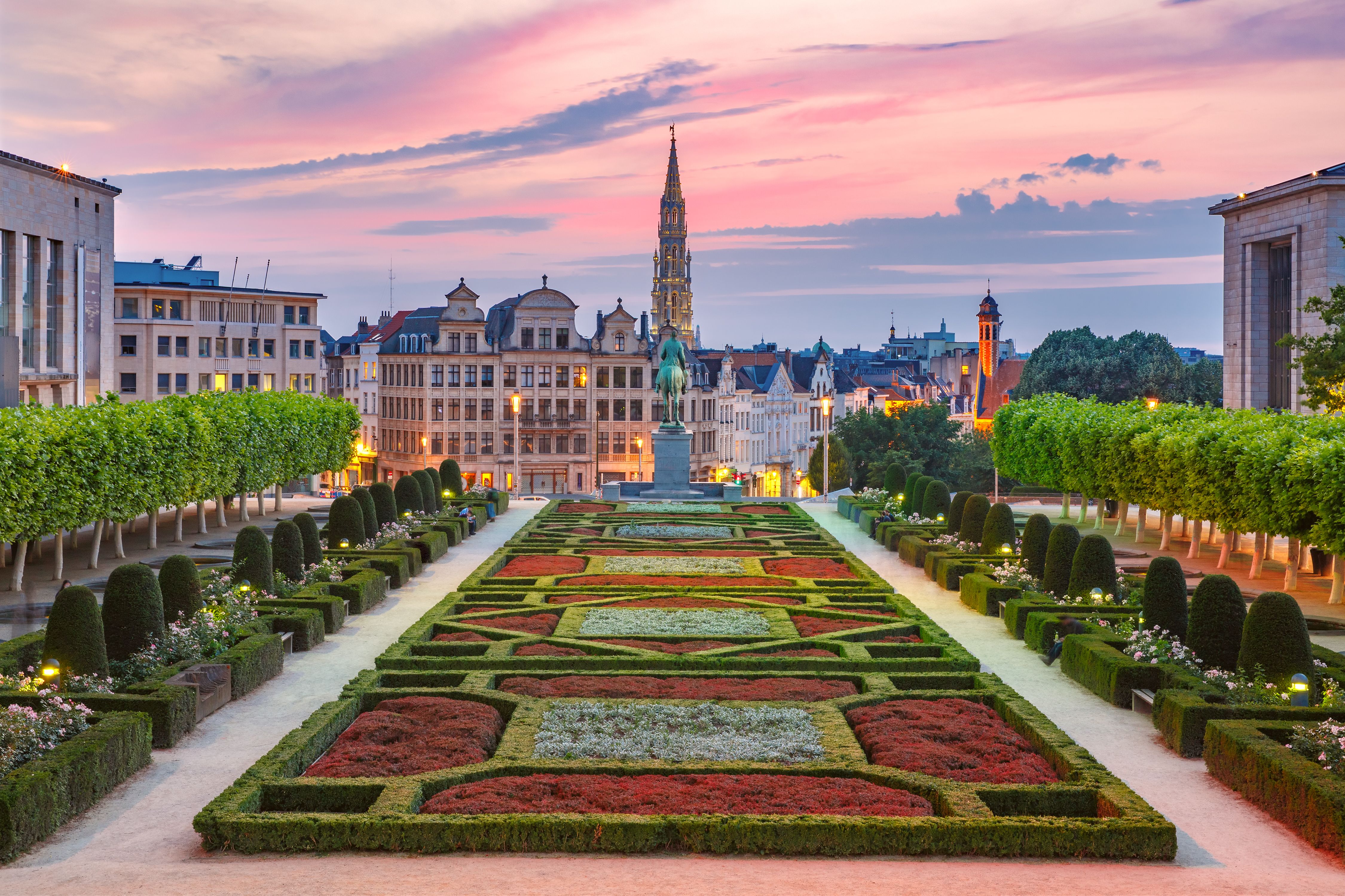 Jardin du Mont des Arts, a beautifully landscaped garden in Brussels with fountains, sculptures, and city views.